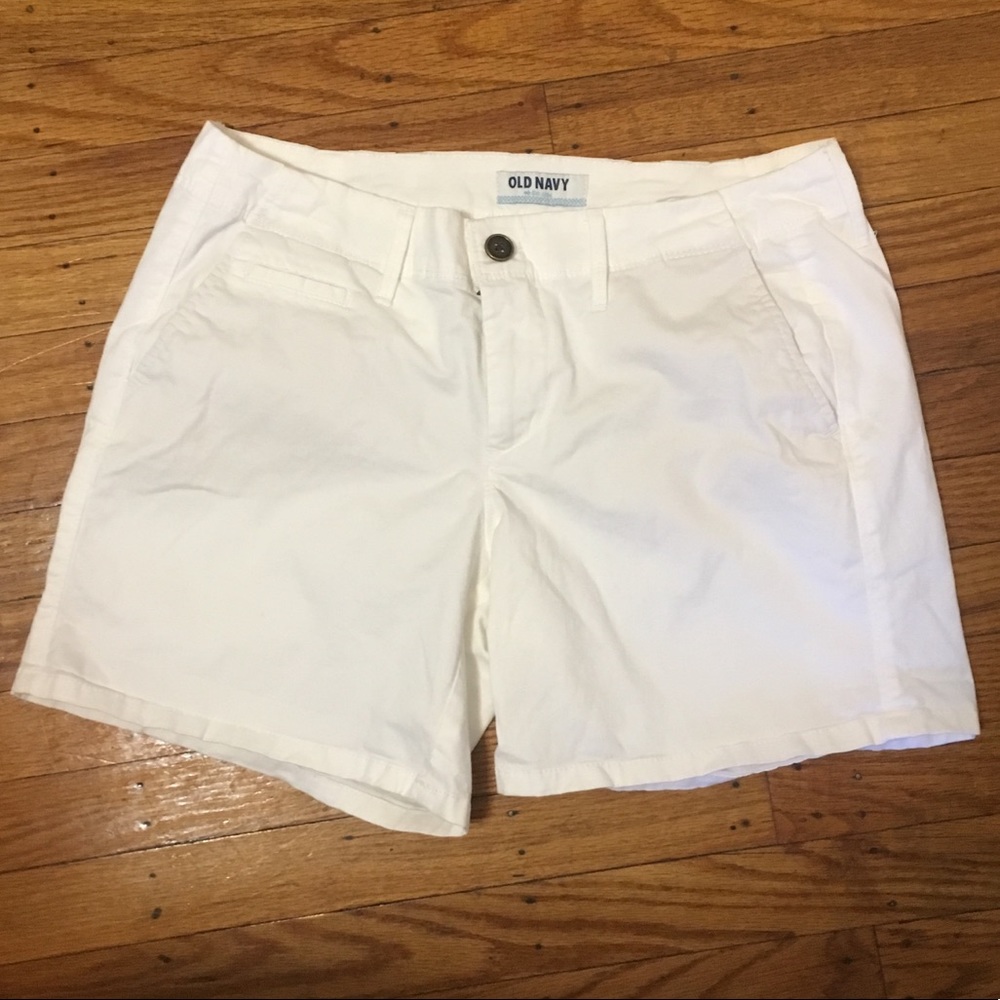 White shorts with pockets